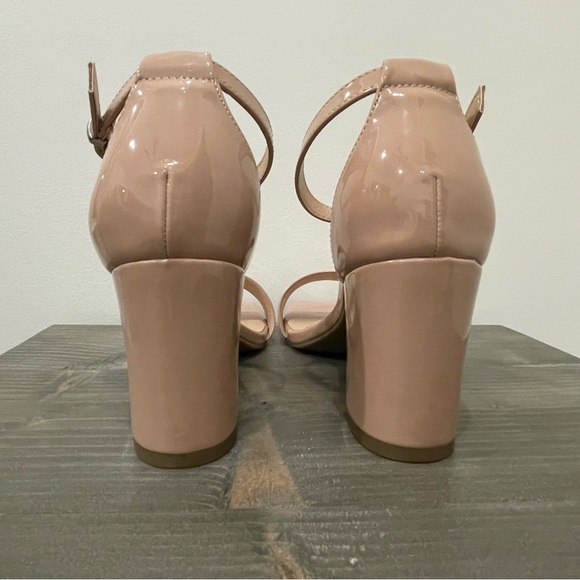 Chelsea Moreland Gala Beige Ankle Strap Block Heels 7.5 - Picture 4 of 8